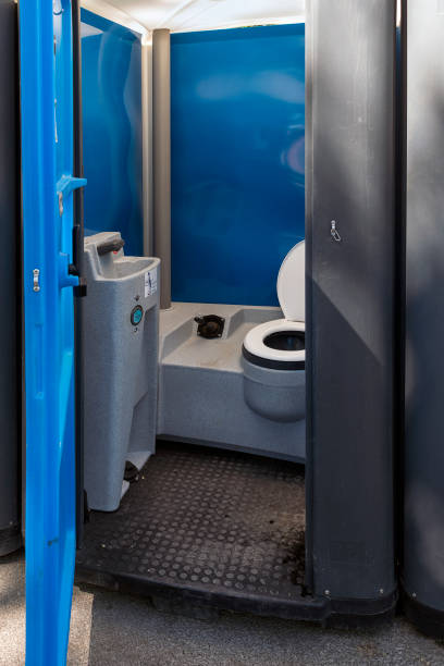 Best Portable restroom trailer rental  in Maple Plain, MN